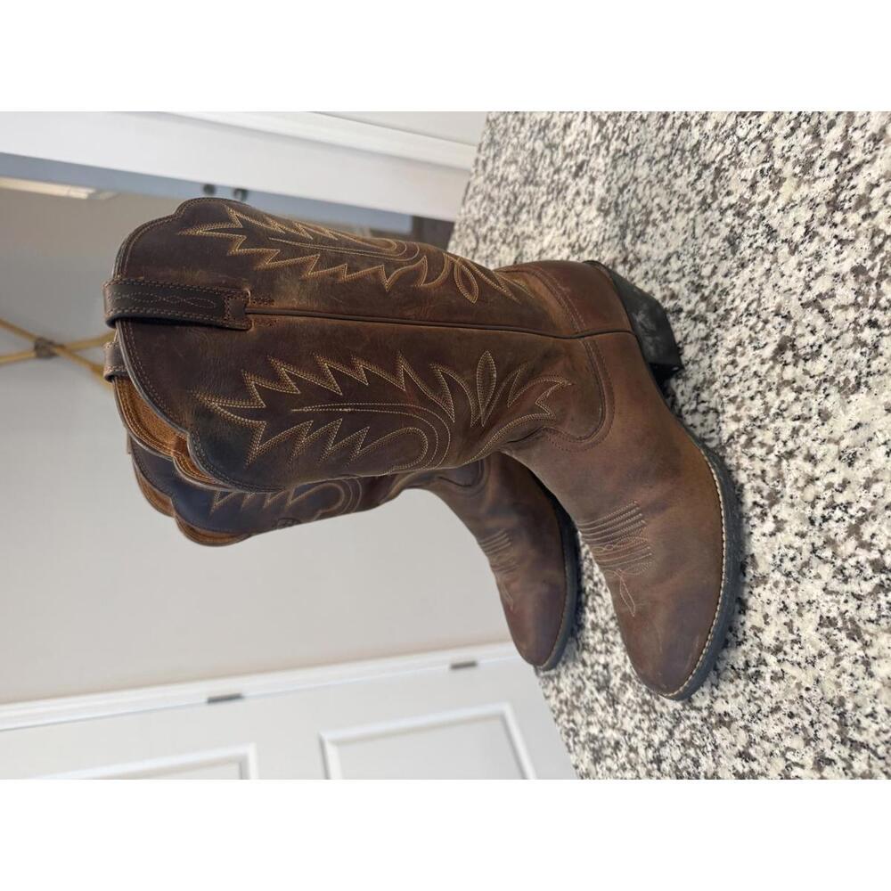Ariat WOMEN'S 10 B Heritage Western R Toe Boot Distressed Brown great condition